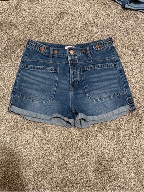 Mid-Rise Fold-Cuff Denim Shorts in Medium Blue
